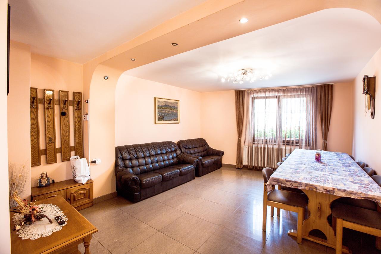 Pensiunea Beltina Răşinari Extérieur photo